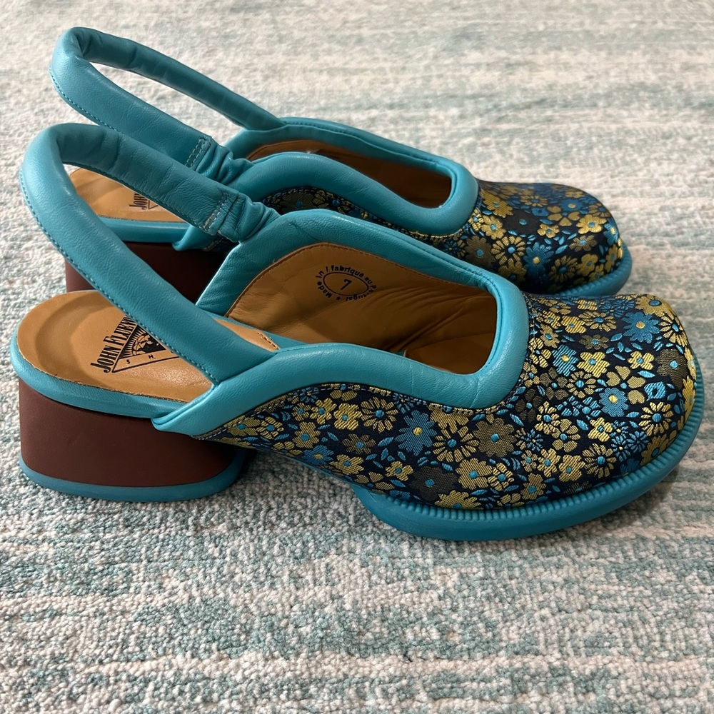 NWB Fluevog flower sling back heels size 7